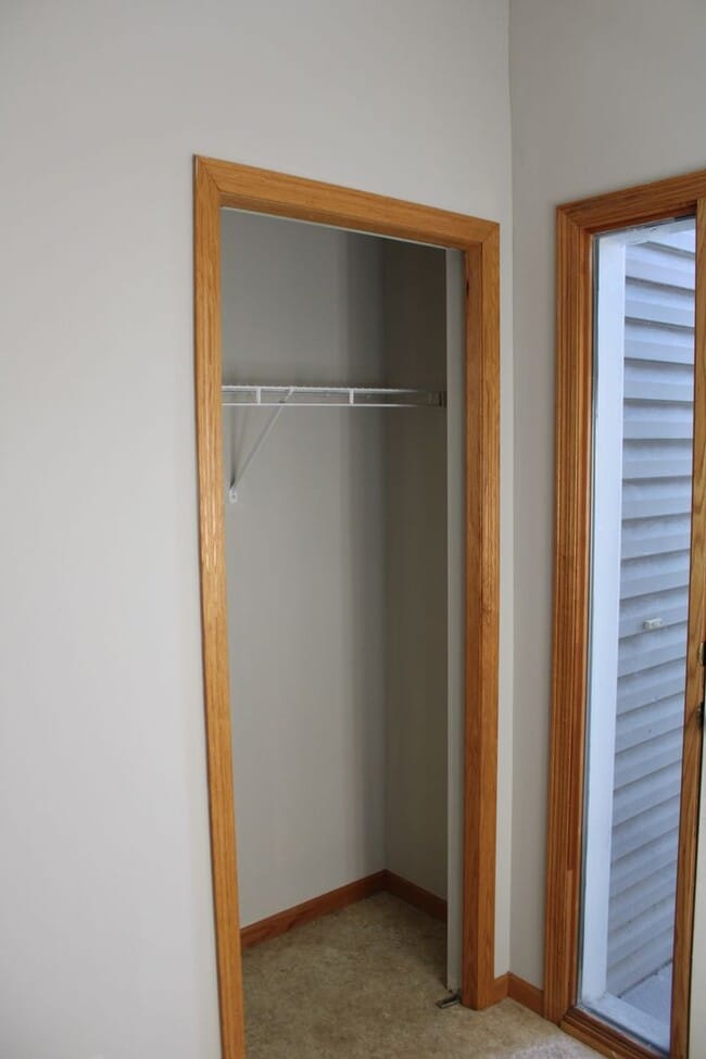 Building Photo - Charming 2BR/2BA Townhome in Prime Location