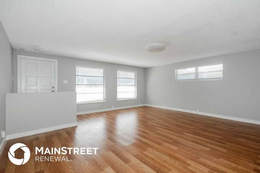 Building Photo - 657 59th St S