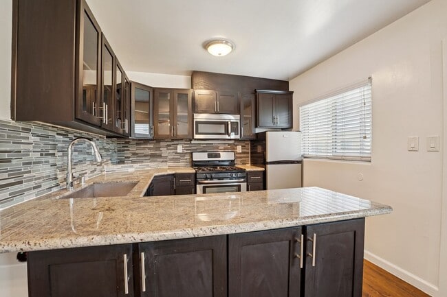 Interior Photo - 3528 W Adams Blvd