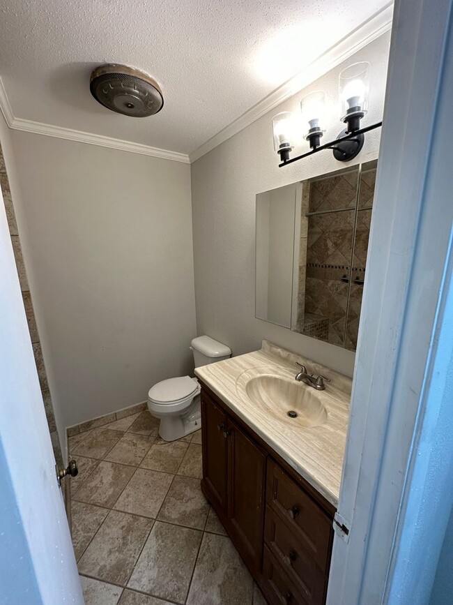 Building Photo - 2 Bedroom Townhome for RENT - WEST END BEAUMONT