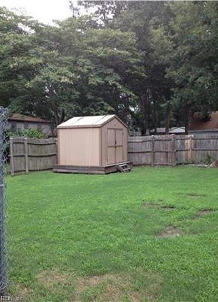 Building Photo - 340 Dorset Ave