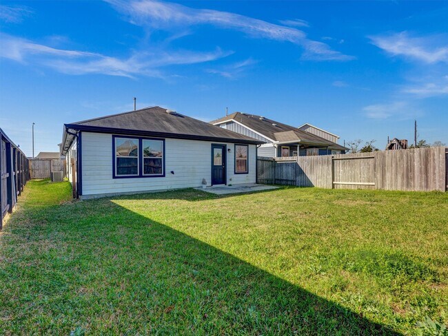 Building Photo - 24038 Hay Iron Dr