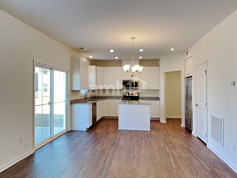 Building Photo - 561 Larragan Dr