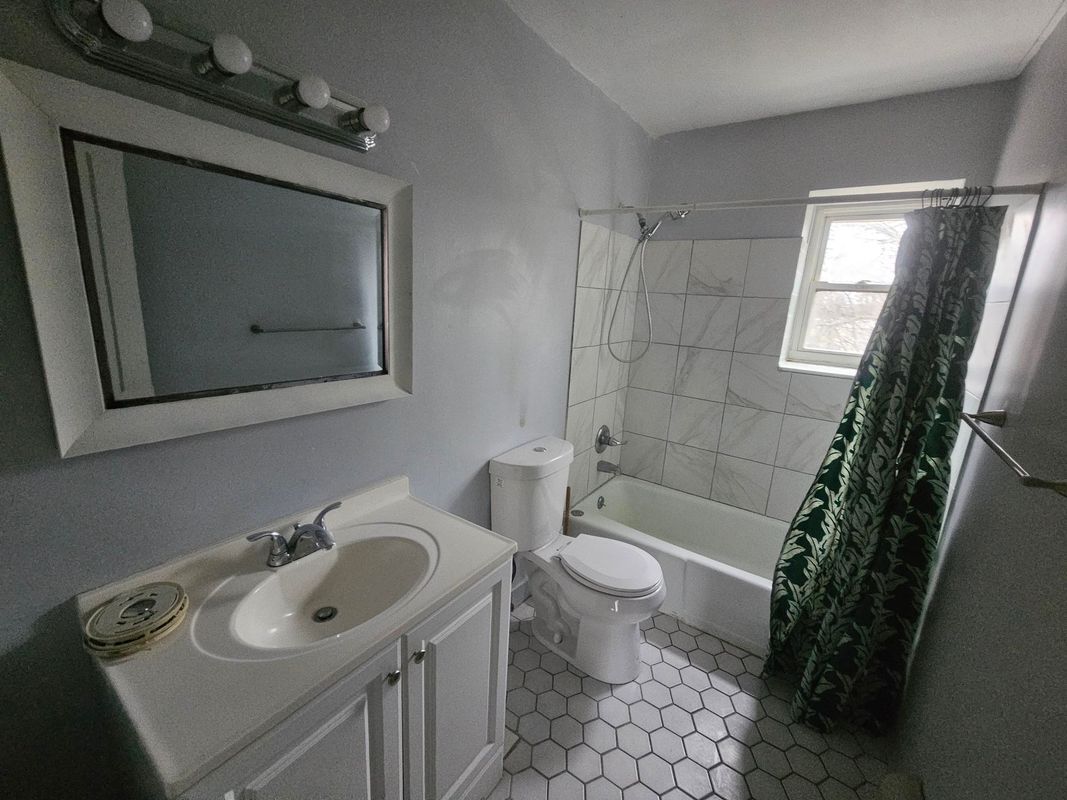 Building Photo - 4 Fortune Rd W