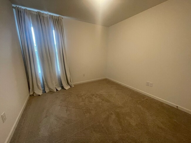Building Photo - 207 Solacium Ln
