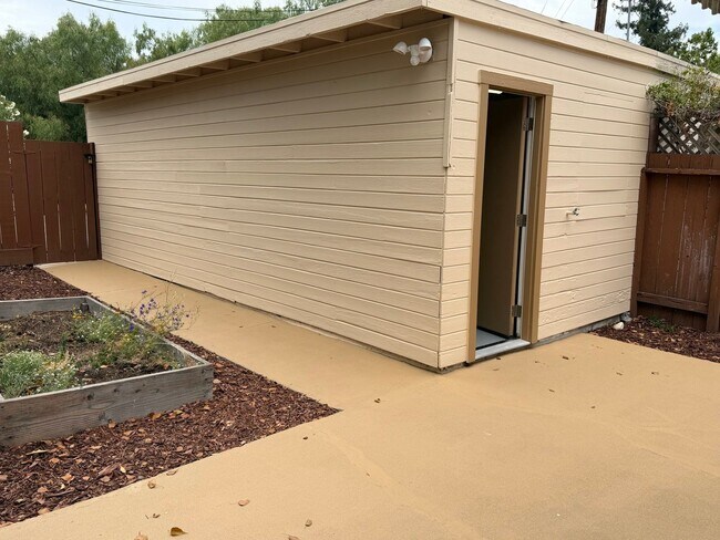 Building Photo - 1095 Morris Ct