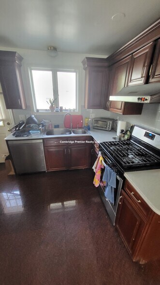 Building Photo - 309 Beacon St