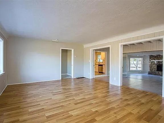 Building Photo - 622 Myrtle Way S