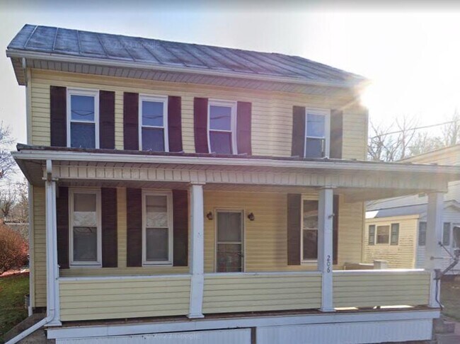 Building Photo - 206 Main St