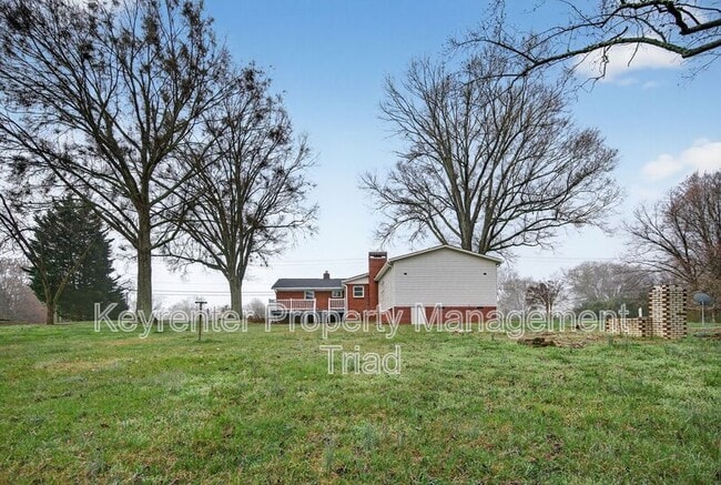 Building Photo - 8022 Linville Rd