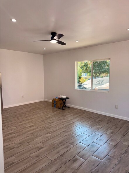 Building Photo - 14643 Chatsworth St