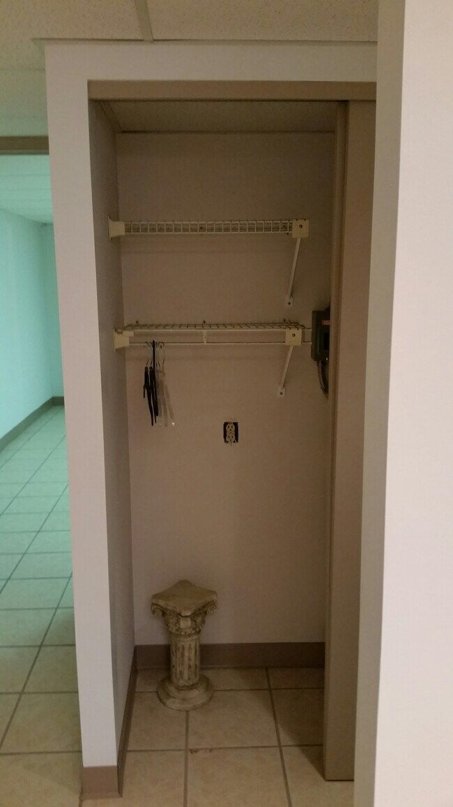 Building Photo - 112 E 5th St