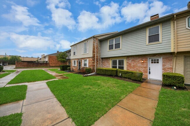 Building Photo - 14647 Perthshire Rd