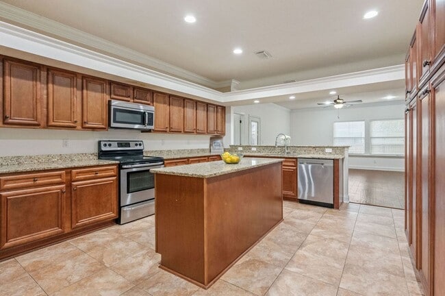 Building Photo - Sprawling 4-BR Niceville Rental with Gourmet Kitchen & 2-Car Garage!