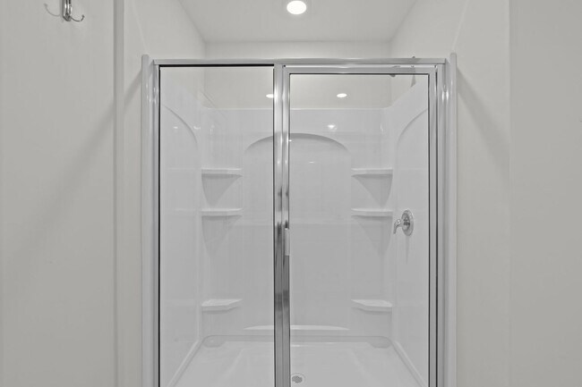 Building Photo - Stunning 5 Bedroom Home with a Fully Fenced In Yard!