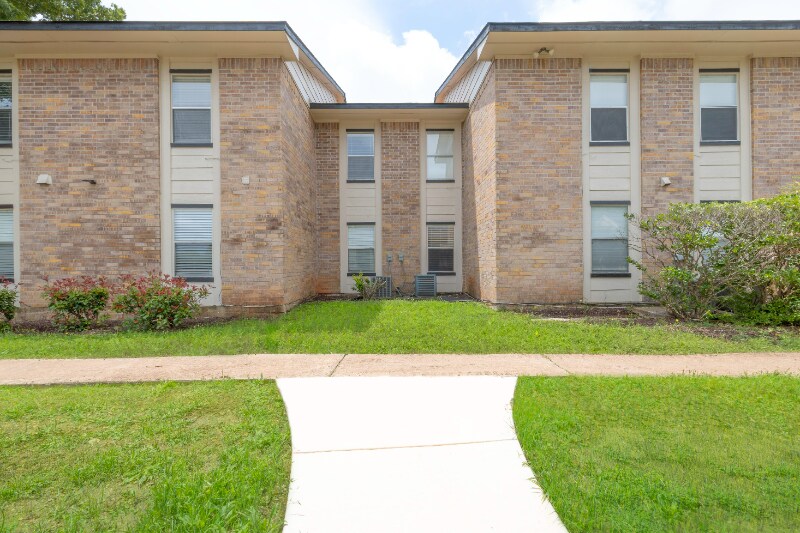 Building Photo - 525 Jones Ave