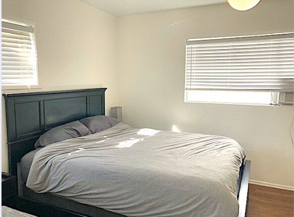 Building Photo - 916 N Sweetzer Ave