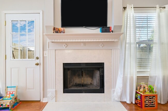 Building Photo - 1221 Charleston Cir