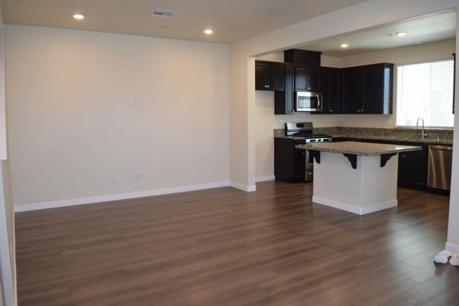 Building Photo - 3280 Chickadee Ct