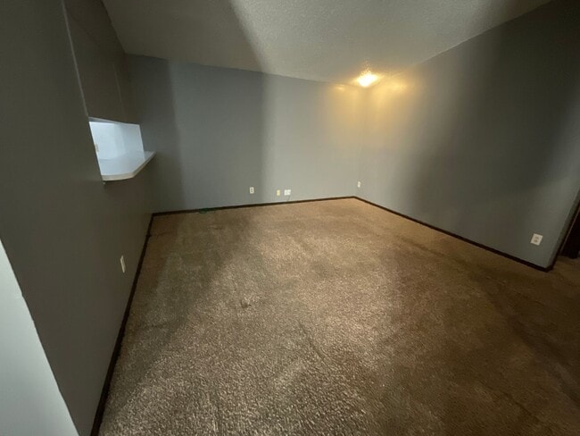 Building Photo - 3 bed, 2 bath, 1 car garage Duplex