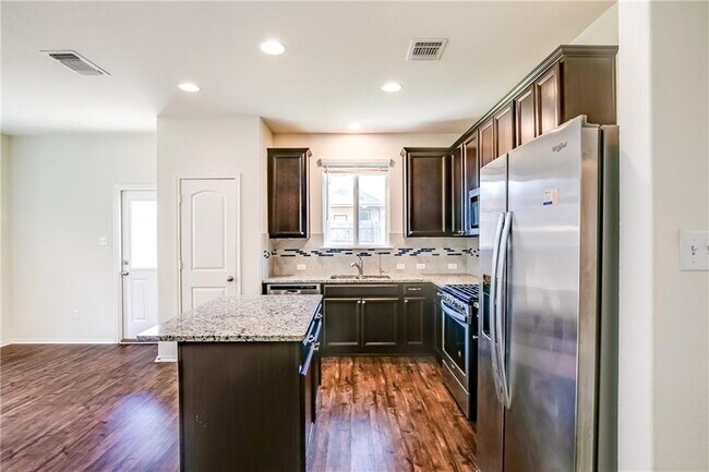 Building Photo - 253 Beechnut Dr