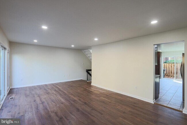 Building Photo - 6331 Red Cedar Pl