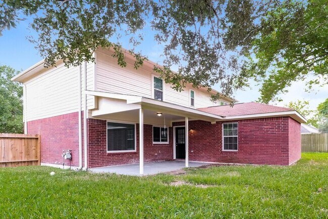 Building Photo - 4002 Ashwood Dr