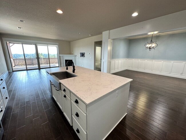 Building Photo - Gorgeous 4 Bedroom 2.5-Bath House in Tigar...