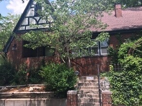 Building Photo - Duplex located in College Hill