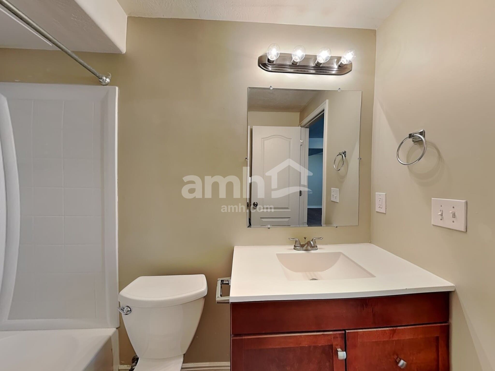 Building Photo - 858 N Wooden Ln