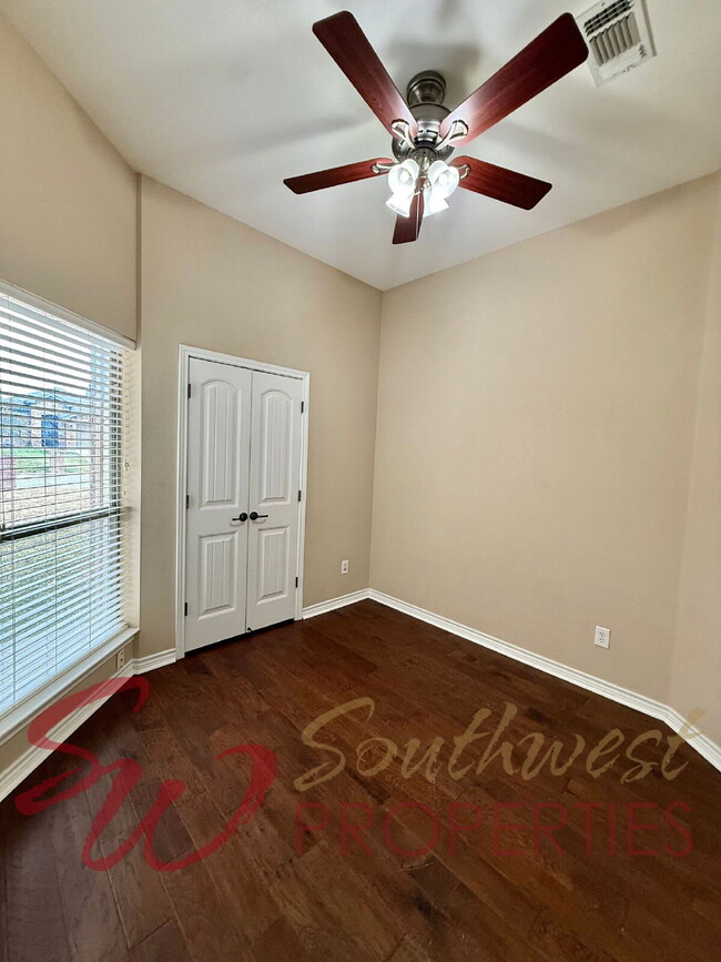 Building Photo - Charming 3 bed, 2 bath rental home with office!