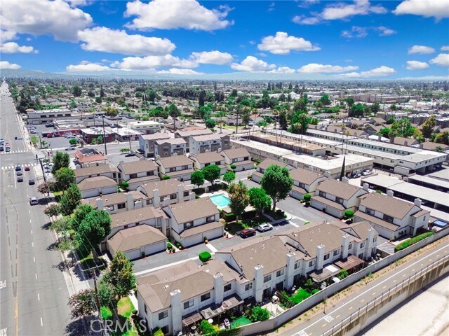 Building Photo - 821 S Cerritos Ave