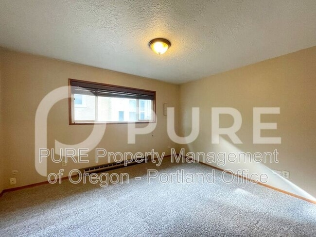 Building Photo - 1135 SE 27th Ave