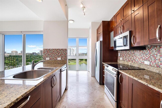 Building Photo - 20000 E Country Club Dr