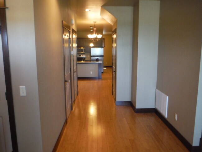 Building Photo - Gorgeous 3 Bedroom Condo- Across Street from Dinosaur Park!