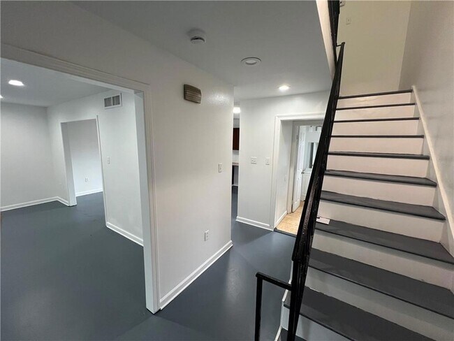 Building Photo - 7702 Belcrest Pl