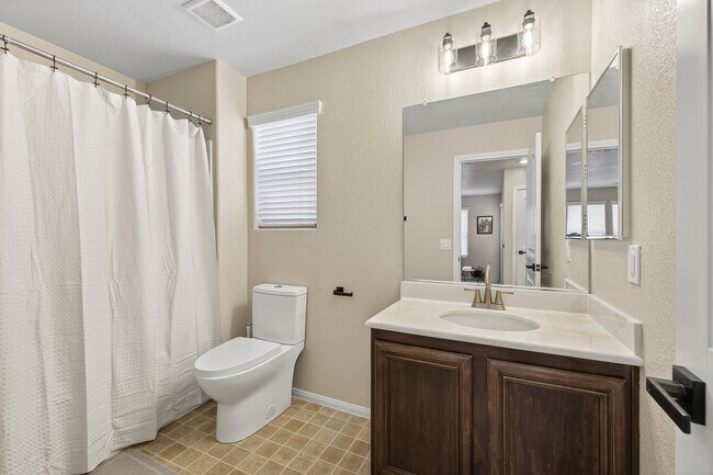 Building Photo - 10847 Iona Island Ave