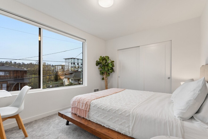 Building Photo - 2433 S Plum St