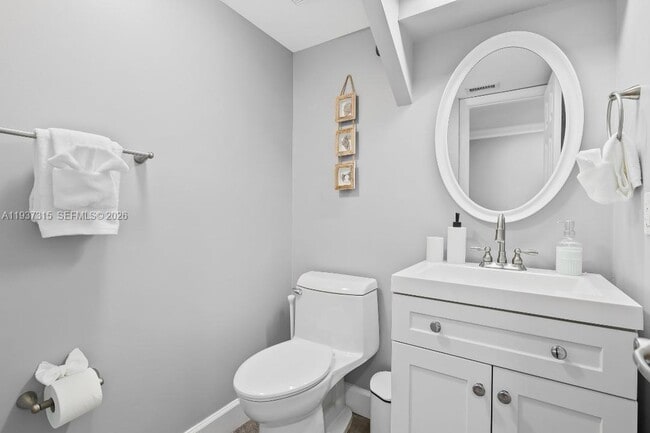 Building Photo - 223 SE 8th St