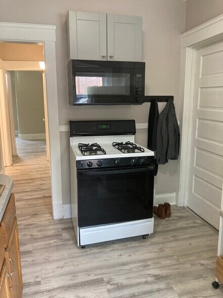 Building Photo - 1273 Fry Ave