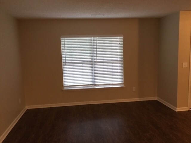 Building Photo - 5013 Springdale Dr