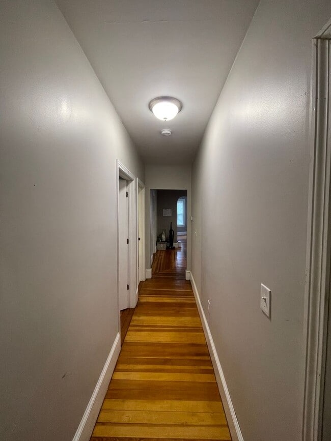 Building Photo - 644 Smith St