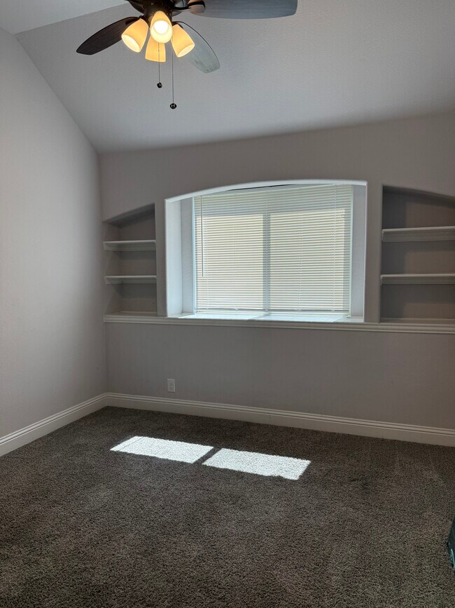 Building Photo - 1332 Fox Gln Trl