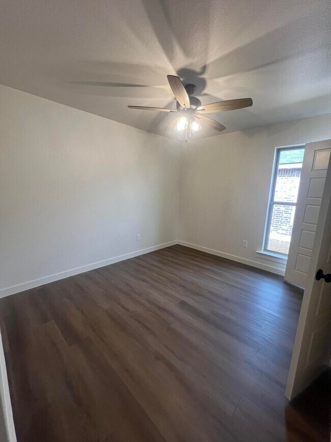 Building Photo - 3111 140th St