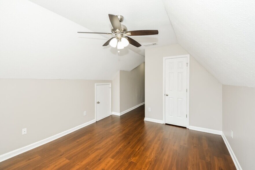 Building Photo - 405 Randall Ln