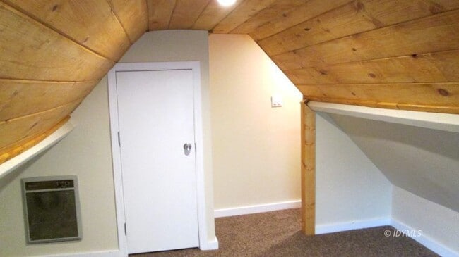 Building Photo - 2 story 1 bedroom apartment.