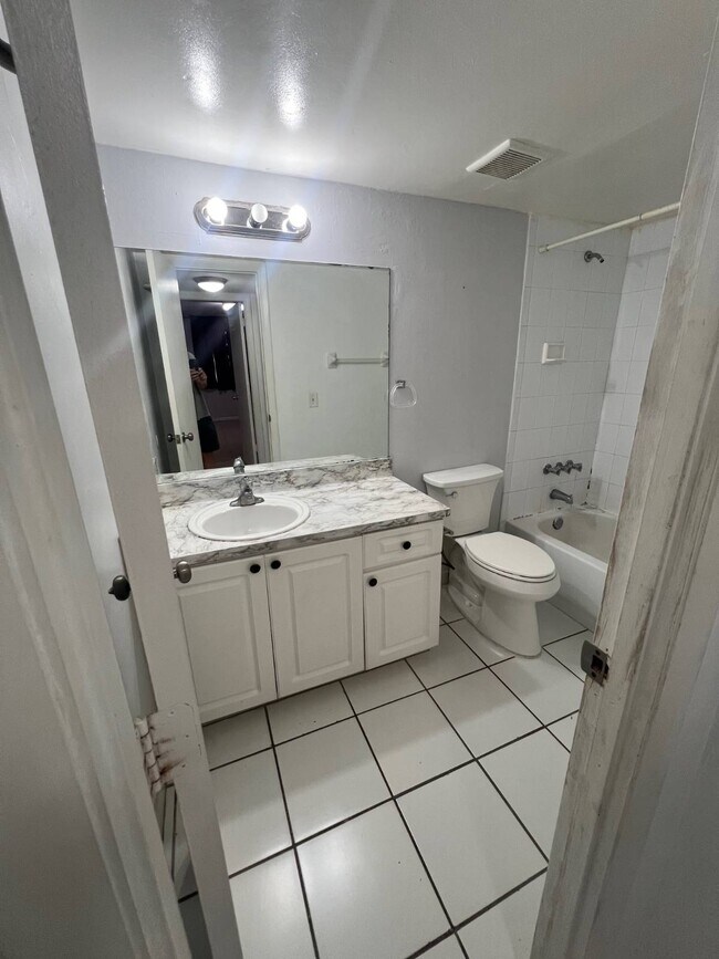 Building Photo - 8307 SW 142nd Ave