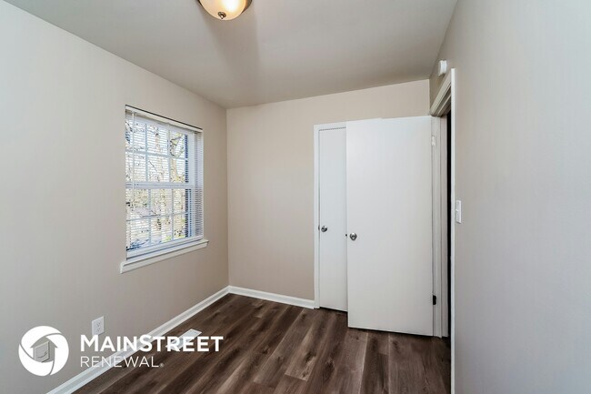 Building Photo - 1405 Highland Dr