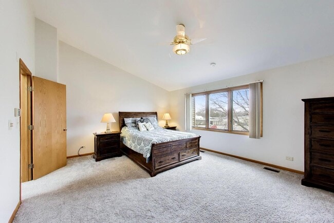 Building Photo - 943 W Essex Pl