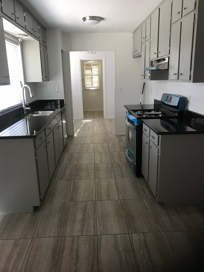 Building Photo - 10432 Seawood Dr